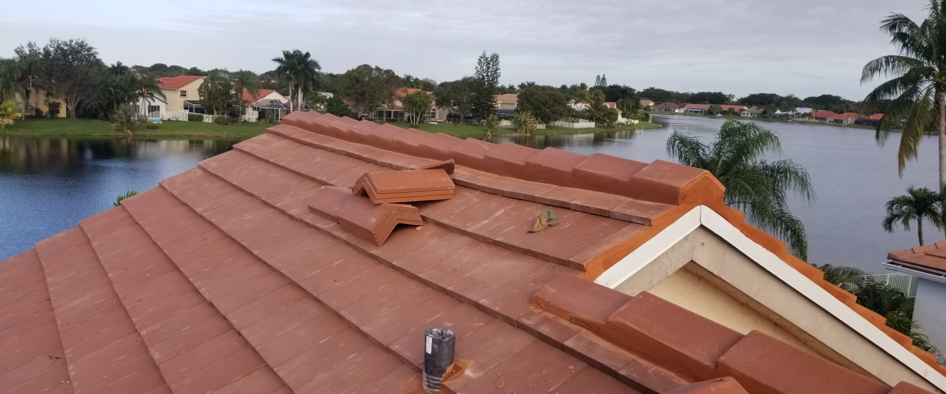 Insulating Attics in Boca Raton, FL: Flat Roofs vs Sloped Roofs